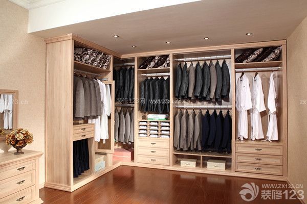 卧室怎么装修：衣柜的选择