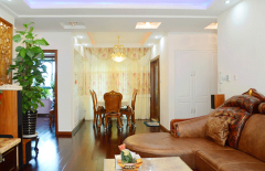 静水深意，水元素营造出柔和的室内空间。